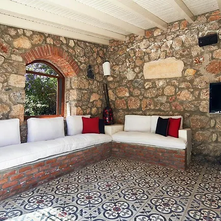 Ada Dreams / Village Villa *